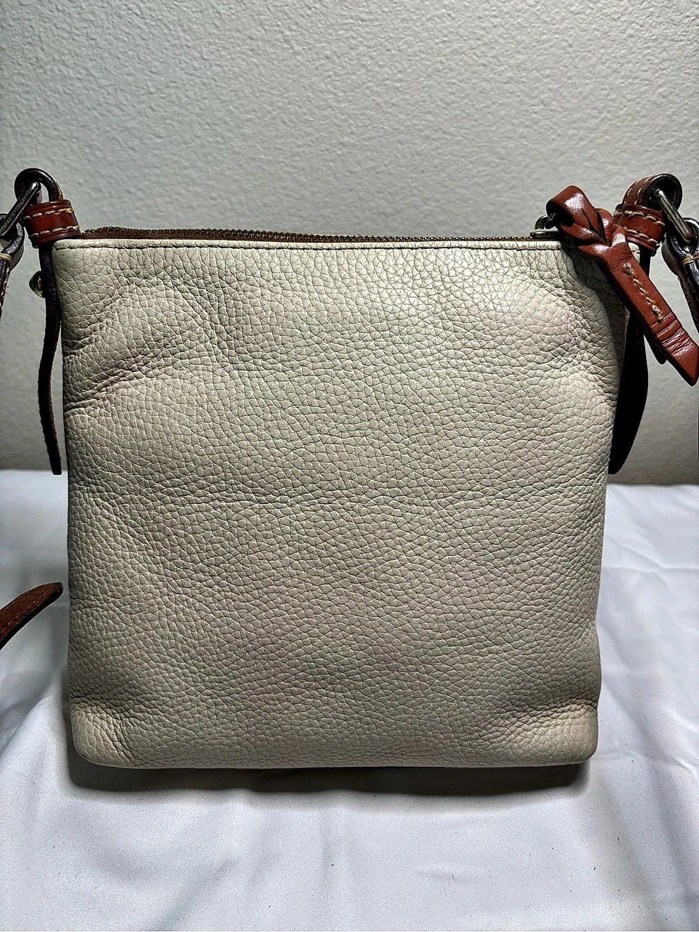 Dooney & Bourke Pebble Grain Zip Crossbody Cream & Brown Bag - Picture 3 of 15